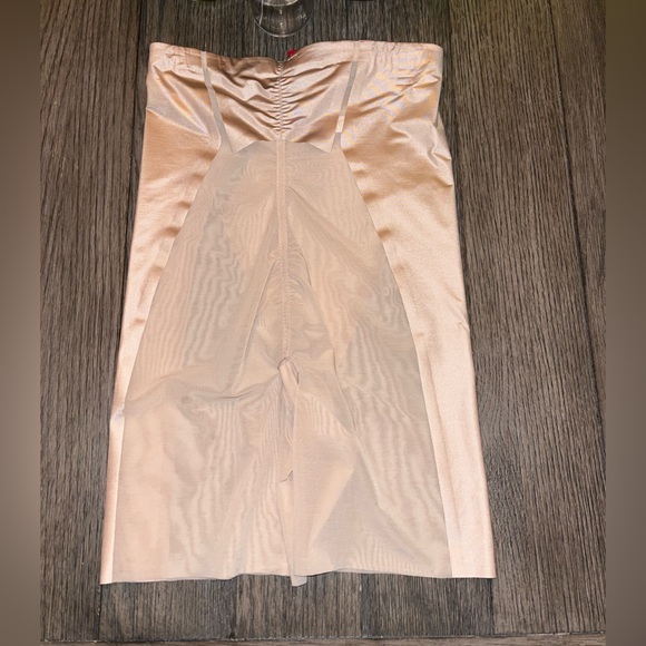 8/19 NFS-Haute Contour High-waisted Short - Picture 8 of 13